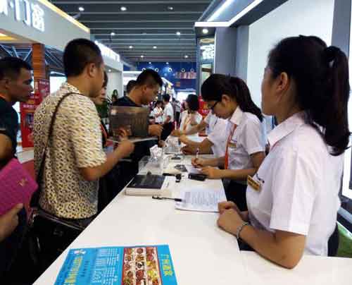 引領定制潮流 飛宇門窗新品“簡居時代”閃亮登場建博會