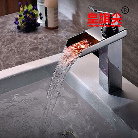 衛(wèi)浴新亮點 皇旗尖LED發(fā)光水龍頭欣賞 衛(wèi)浴新亮點 皇旗尖LED發(fā)光水龍頭欣賞
