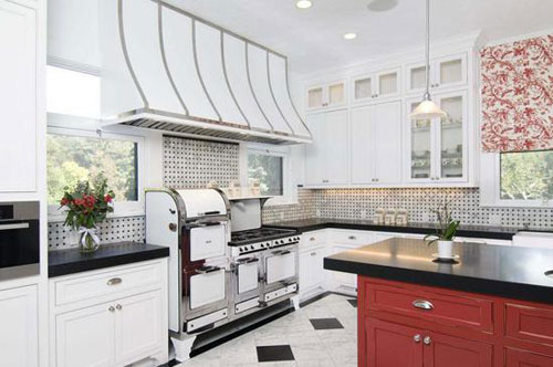 家里的油煙機(jī)總是油膩得不像話?小編教你祛除油污絕招 家里的油煙機(jī)總是油膩得不像話?小編教你祛除油污絕招