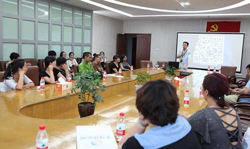 巧思賣窗簾 “萬名電商”培訓(xùn)會在北聯(lián)市場舉辦