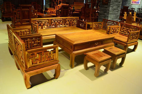 細說影響緬甸花梨木紅木家具價格的因素