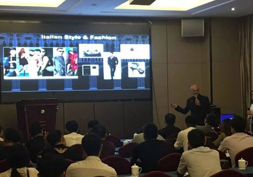 藝術(shù)涂料大師路易吉攜您探討“中意”涂料設(shè)計(jì)那些事 藝術(shù)涂料大師路易吉攜您探討“中意”涂料設(shè)計(jì)那些事