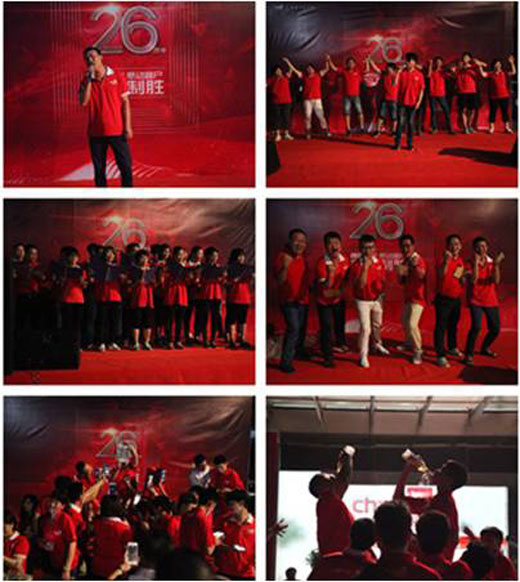 家人送祝福,超人廚衛26歲生日慶典 家人送祝福,超人廚衛26歲生日慶典