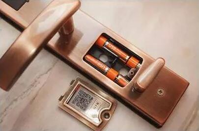 智能鎖沒電了，我們就要被拒之門外？