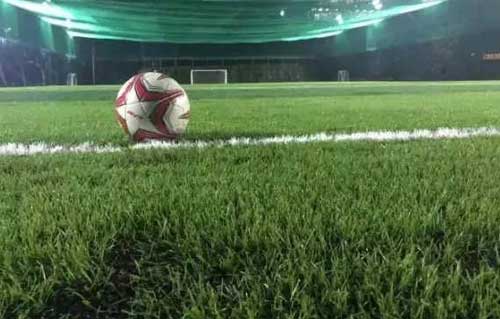 十大人工草坪廠家為你講解如何避免球場踢球“副作用”