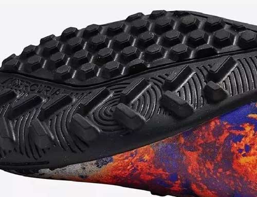 十大人工草坪廠家為你講解如何避免球場踢球“副作用”