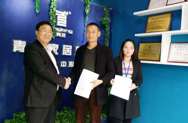 贛州南康肖總簽約青龍防水 小縣城照樣賺到錢 贛州南康肖總簽約青龍防水 小縣城照樣賺到錢