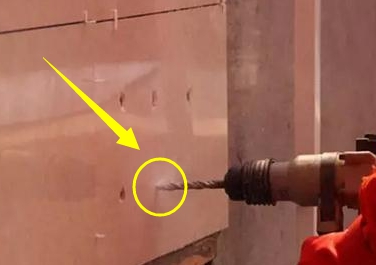 今天來看看朋友自己在家，用不銹鋼方管與瓷磚diy的櫥柜制作過程，給需要裝修的朋友們參考：