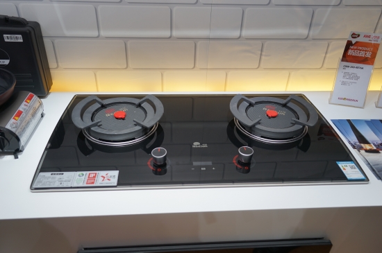 超高熱效率 紅日紅外線燃?xì)庠顢孬@多項(xiàng)大獎 超高熱效率 紅日紅外線燃?xì)庠顢孬@多項(xiàng)大獎