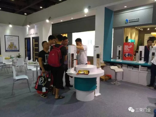 知名品牌三榮門業在廣州建博會上大放異彩