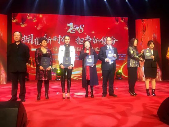 品牌榮譽|金盾防水榮獲“最具影響力創新品牌獎” 品牌榮譽|金盾防水榮獲“最具影響力創新品牌獎”