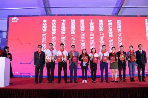 品牌榮譽|王者陶瓷斬獲陶業(yè)奧斯卡“新銳榜”雙料大獎 品牌榮譽|王者陶瓷斬獲陶業(yè)奧斯卡“新銳榜”雙料大獎