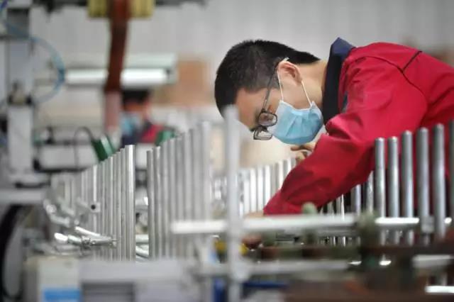 鵬鴻實力再獲肯定,蟬聯木業網2017年度“生態板十大品牌” 鵬鴻實力再獲肯定,蟬聯木業網2017年度“生態板十大品牌”