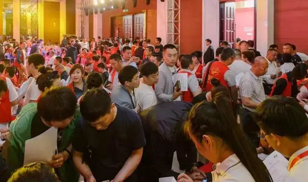 鵬鴻木業(yè)趙玉林揭秘品牌背后的強大凝聚力和旺盛生命力 鵬鴻木業(yè)趙玉林揭秘品牌背后的強大凝聚力和旺盛生命力