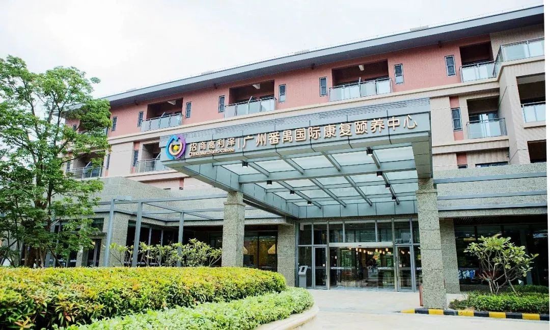 榮耀安防頒獎典禮,羅格朗斬獲“2017年度智慧城市建設(shè)貢獻獎” 榮耀安防頒獎典禮,羅格朗斬獲“2017年度智慧城市建設(shè)貢獻獎”