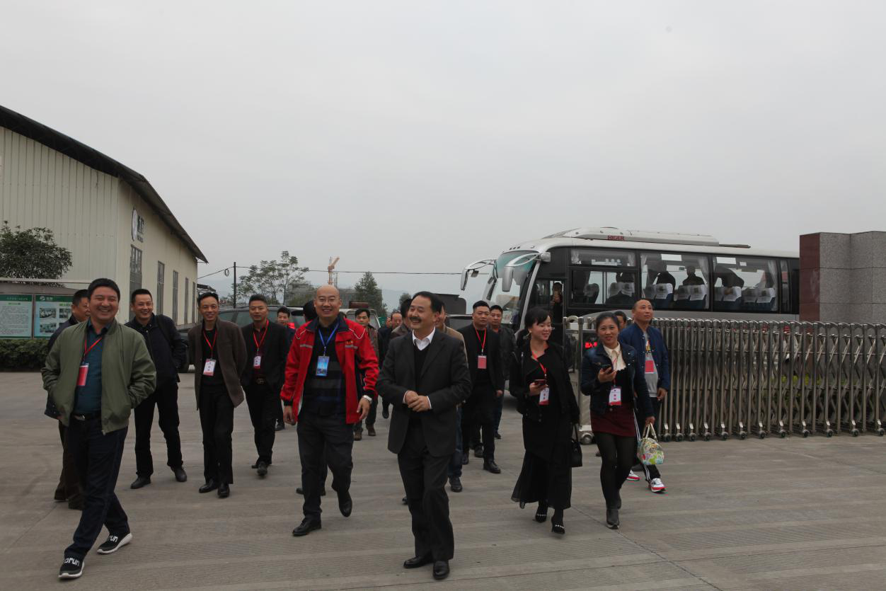 生態(tài)板品牌日記|壯象香杉標(biāo)桿引行業(yè)代表參觀學(xué)習(xí) 生態(tài)板品牌日記|壯象香杉標(biāo)桿引行業(yè)代表參觀學(xué)習(xí)