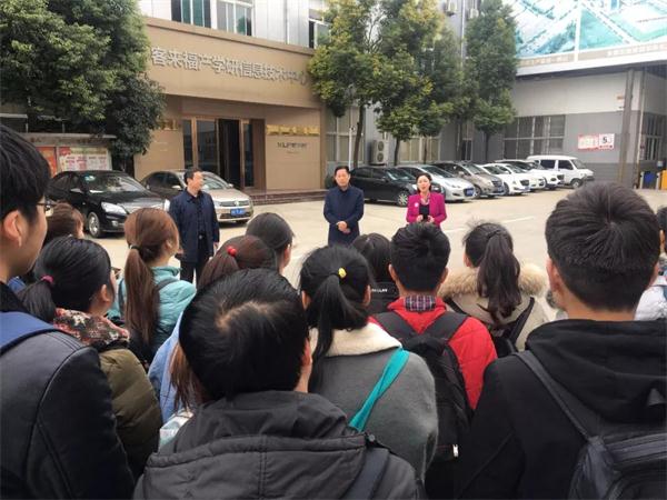 衣柜品牌日記|安徽農(nóng)業(yè)大學(xué)學(xué)生參觀客來(lái)福華東生產(chǎn)基地 衣柜品牌日記|安徽農(nóng)業(yè)大學(xué)學(xué)生參觀客來(lái)福華東生產(chǎn)基地