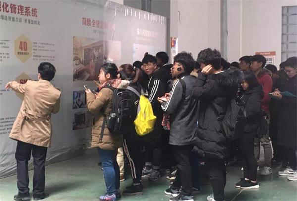 衣柜品牌日記|安徽農(nóng)業(yè)大學(xué)學(xué)生參觀客來(lái)福華東生產(chǎn)基地 衣柜品牌日記|安徽農(nóng)業(yè)大學(xué)學(xué)生參觀客來(lái)福華東生產(chǎn)基地