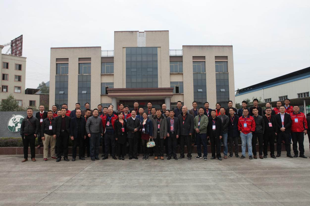 生態(tài)板品牌日記|壯象香杉標(biāo)桿引行業(yè)代表參觀學(xué)習(xí) 生態(tài)板品牌日記|壯象香杉標(biāo)桿引行業(yè)代表參觀學(xué)習(xí)