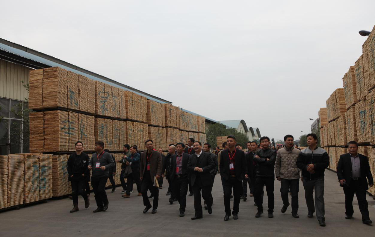 生態(tài)板品牌日記|壯象香杉標(biāo)桿引行業(yè)代表參觀學(xué)習(xí) 生態(tài)板品牌日記|壯象香杉標(biāo)桿引行業(yè)代表參觀學(xué)習(xí)