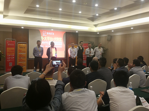 勒是霧都!數碼彩創新破局,扭轉家裝漆乾坤