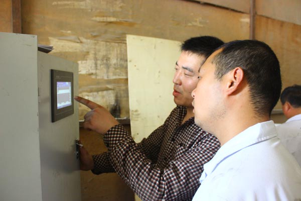 品牌技術|宏達木業細木工板區域新預壓機正式投入運行 品牌技術|宏達木業細木工板區域新預壓機正式投入運行