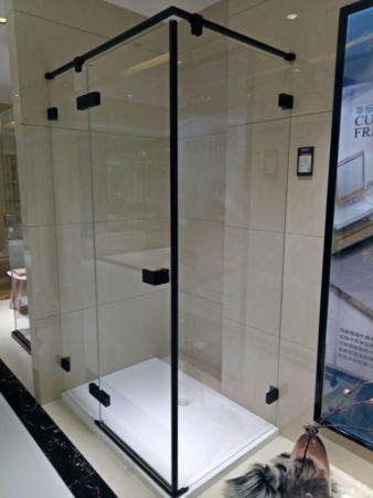 關注生活引領時尚,萊博頓啞黑系列淋浴房 關注生活引領時尚,萊博頓啞黑系列淋浴房