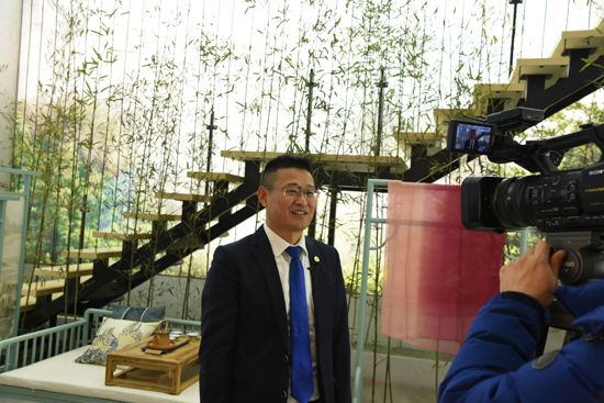 品牌大事|建博會(huì)首日,北美楓情全屋定制造就“四最”展臺(tái) 品牌大事|建博會(huì)首日,北美楓情全屋定制造就“四最”展臺(tái)