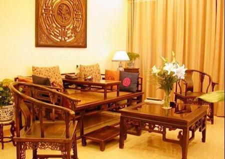 紅木家具企業(yè)多方面迎合消費(fèi)者需求,獲得更廣發(fā)展空間 紅木家具企業(yè)多方面迎合消費(fèi)者需求,獲得更廣發(fā)展空間