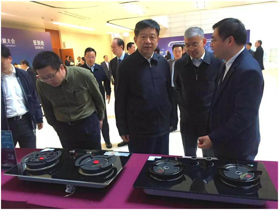 潘基文會見中國優秀企業代表紅日廚衛領導 潘基文會見中國優秀企業代表紅日廚衛領導