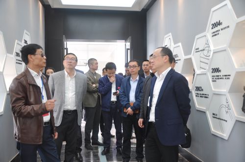 品牌日記|平陽縣縣委書記蒞臨銀晶衛(wèi)浴考察指導(dǎo) 品牌日記|平陽縣縣委書記蒞臨銀晶衛(wèi)浴考察指導(dǎo)