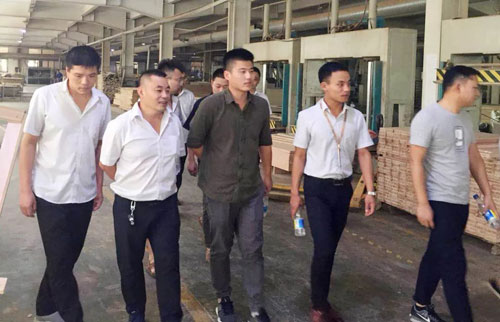 恒大集團蒞臨群升門業考察，對新型避難間防火門予以肯定