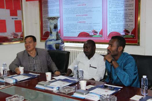 蘇丹共和國(guó)阿里董事長(zhǎng)與雙玉防水集團(tuán)達(dá)成戰(zhàn)略合作協(xié)議 蘇丹共和國(guó)阿里董事長(zhǎng)與雙玉防水集團(tuán)達(dá)成戰(zhàn)略合作協(xié)議