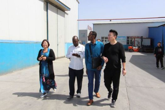 蘇丹共和國(guó)阿里董事長(zhǎng)與雙玉防水集團(tuán)達(dá)成戰(zhàn)略合作協(xié)議 蘇丹共和國(guó)阿里董事長(zhǎng)與雙玉防水集團(tuán)達(dá)成戰(zhàn)略合作協(xié)議