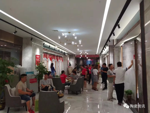 金尊玉渠道下沉實(shí)行“千店計(jì)劃”,上半年業(yè)績已翻番 金尊玉渠道下沉實(shí)行“千店計(jì)劃”,上半年業(yè)績已翻番