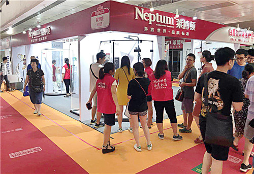 品牌大事|八月為愛(ài)煥新 萊博頓淋浴房邂逅北京華夏家博會(huì) 品牌大事|八月為愛(ài)煥新 萊博頓淋浴房邂逅北京華夏家博會(huì)