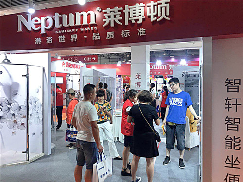 品牌大事|八月為愛(ài)煥新 萊博頓淋浴房邂逅北京華夏家博會(huì) 品牌大事|八月為愛(ài)煥新 萊博頓淋浴房邂逅北京華夏家博會(huì)