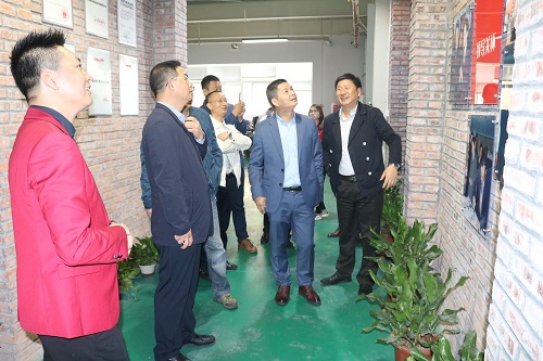 品牌日記| 歡迎四川綿陽市趙市長一行蒞臨長虹吊頂視察 品牌日記| 歡迎四川綿陽市趙市長一行蒞臨長虹吊頂視察