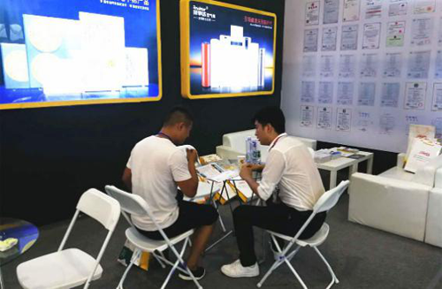 品牌大事|鄭州暖通展 榮事達空氣能備受當地政府和居民青睞