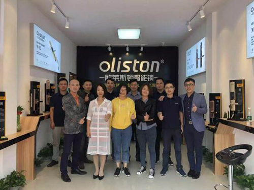 智能鎖MX成功發(fā)布后,歐萊斯頓團(tuán)隊(duì)又開始新“征途” 智能鎖MX成功發(fā)布后,歐萊斯頓團(tuán)隊(duì)又開始新“征途”