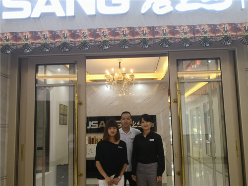 居上好門窗銷售總監到茂名電白門窗加盟店進行交流指導