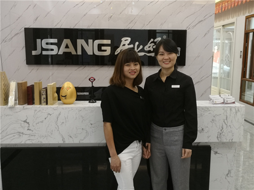 居上好門窗銷售總監到茂名電白門窗加盟店進行交流指導