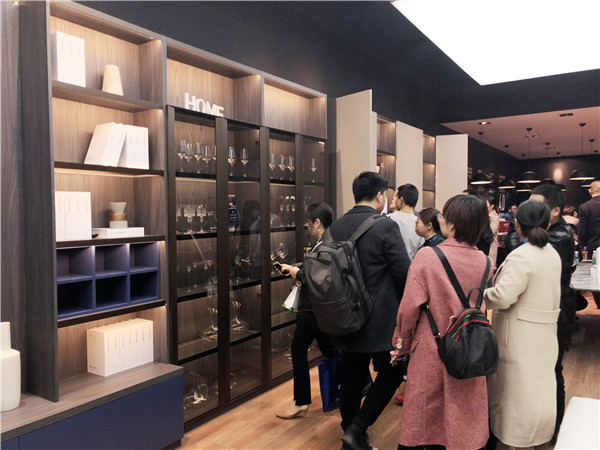 伊戀家居“硬核”亮相，實力豈止一面