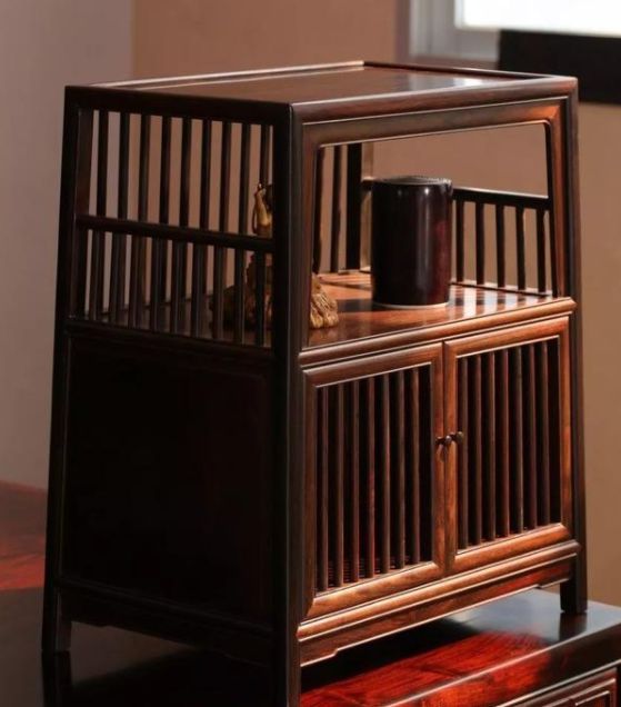 大紅酸枝雙層直欞文玩收納小架格 大紅酸枝雙層直欞文玩收納小架格