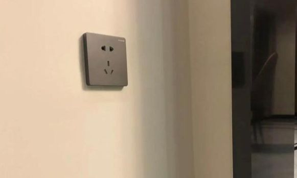 插座這東西少一處都糟心，裝修房子前我們要做大量功課