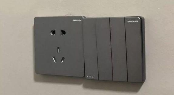 插座這東西少一處都糟心，裝修房子前我們要做大量功課