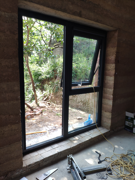 農村自建房封窗戶安裝斷橋鋁門窗,便宜又安全 農村自建房封窗戶安裝斷橋鋁門窗,便宜又安全