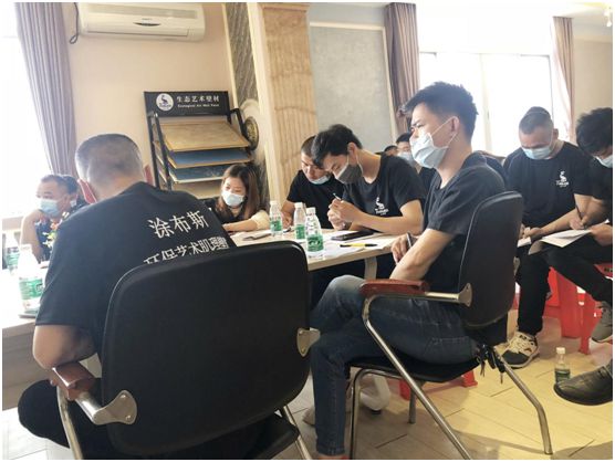 擁抱變革 尋找機(jī)會(huì) 涂布斯藝術(shù)涂料代理商交流會(huì)順利舉行 擁抱變革 尋找機(jī)會(huì) 涂布斯藝術(shù)涂料代理商交流會(huì)順利舉行