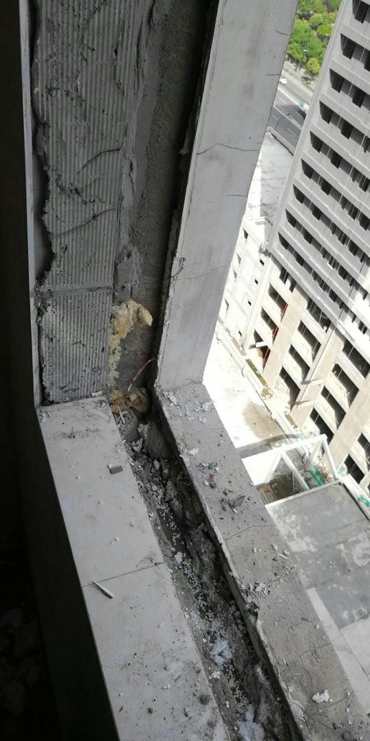 業主反映剛換完又新又貴的隔熱斷橋鋁門窗，窗臺反倒漏水？