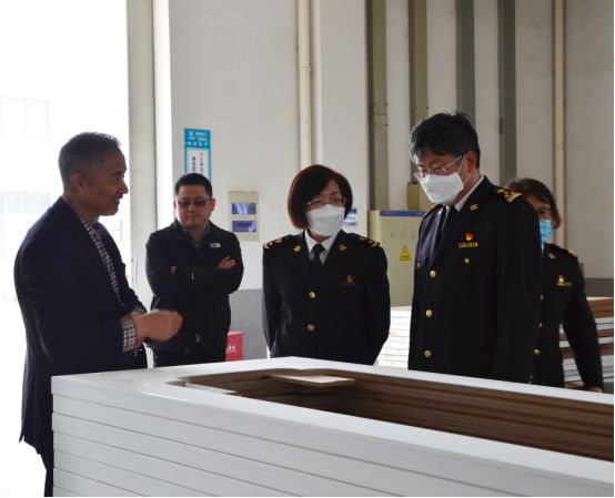 金豐定制家居│吳江海關關長馬紅蘭一行蒞臨調研指導 金豐定制家居│吳江海關關長馬紅蘭一行蒞臨調研指導